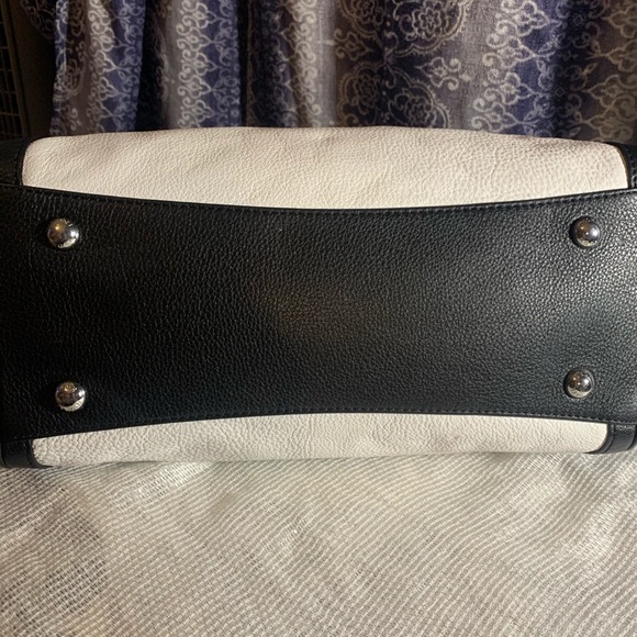 MICHAEL KORS HUDSON LEATHER SATCHEL - Picture 9 of 13